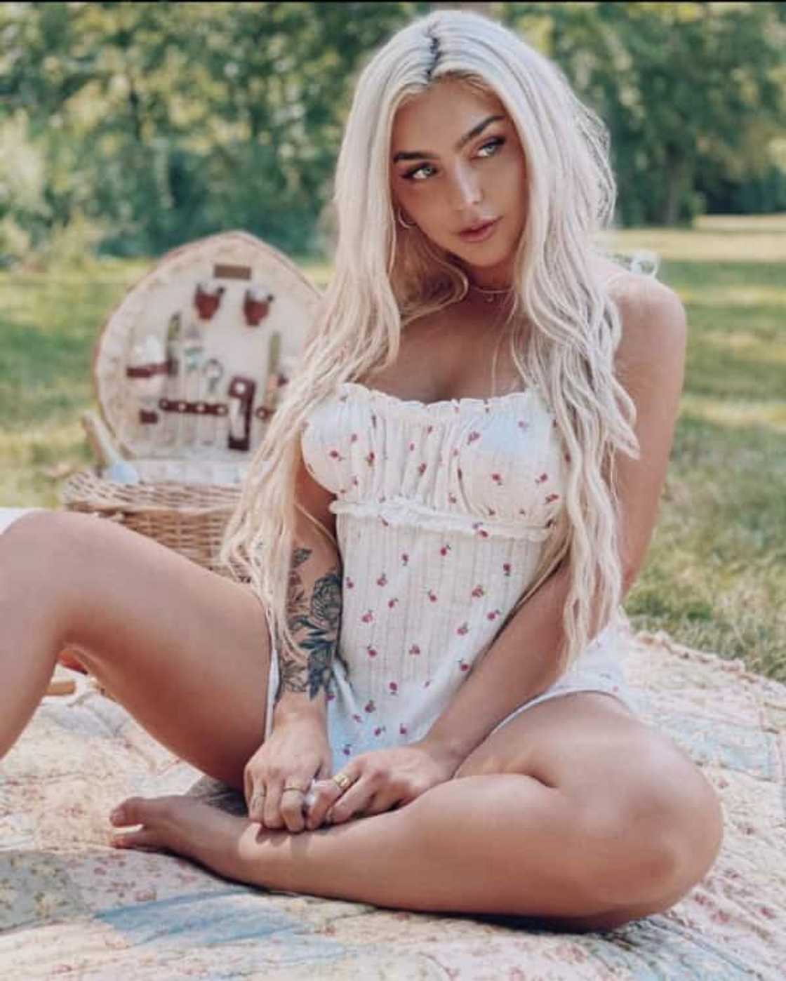 Who is Emily Rinaudo? Everything to know about Mizkif's sister