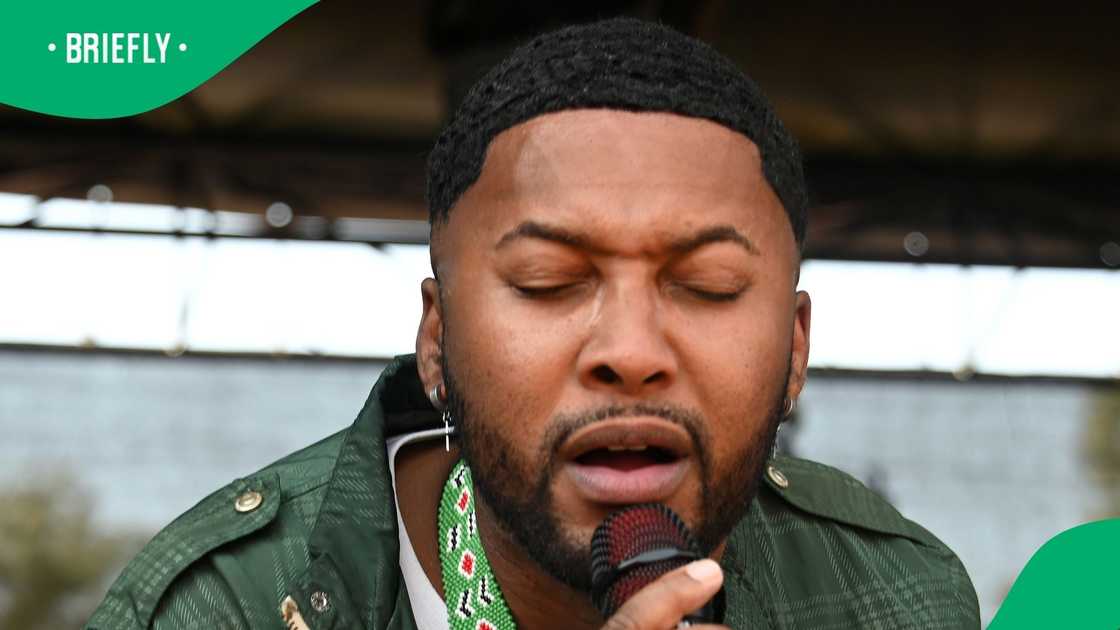 Vusi Nova reflects on late mother's absence Vusi Nova reflects on late mother's absence