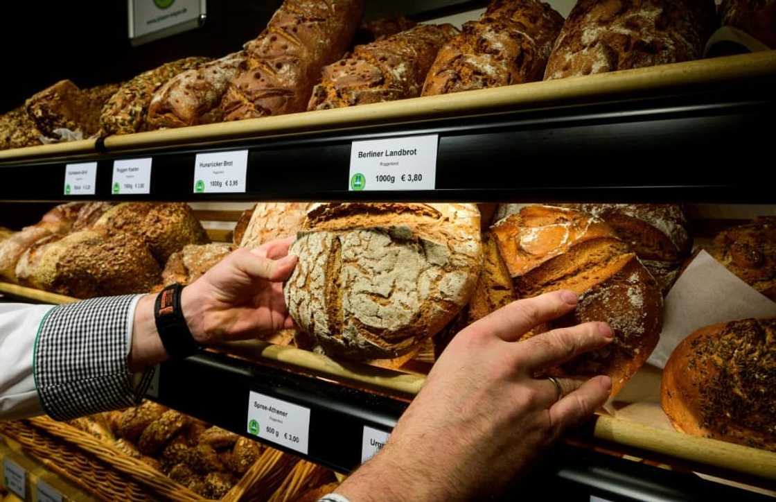 The drop, which was bigger than analysts had expected, brings the inflation rate in Germany back to single digits The drop, which was bigger than analysts had expected, brings the inflation rate in Germany back to single digits