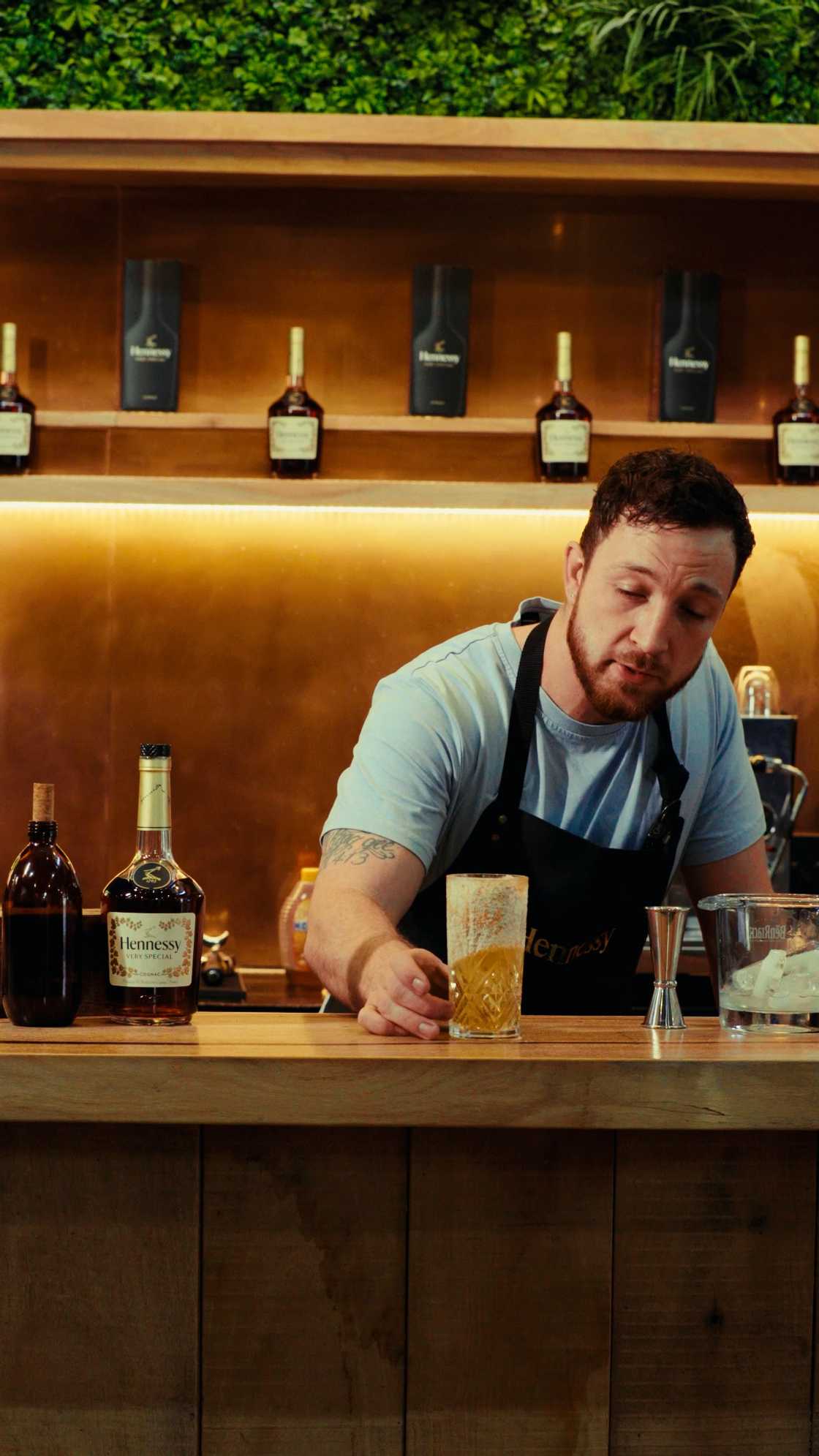 Anthony Williams is a seasoned bartender and mixologist with extensive experience in the service industry.