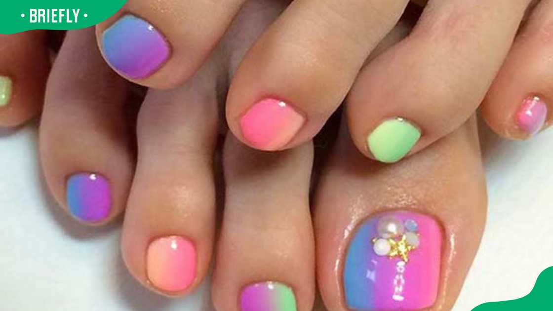 Bold neon summer toenail