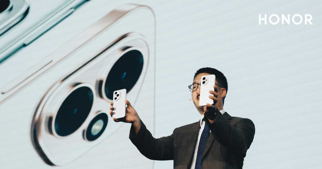 Following strong uptake of its AI-powered innovations in South Africa, HONOR has introduced the new HONOR 400 and HONOR 400 Pro. Following strong uptake of its AI-powered innovations in South Africa, HONOR has introduced the new HONOR 400 and HONOR 400 Pro.