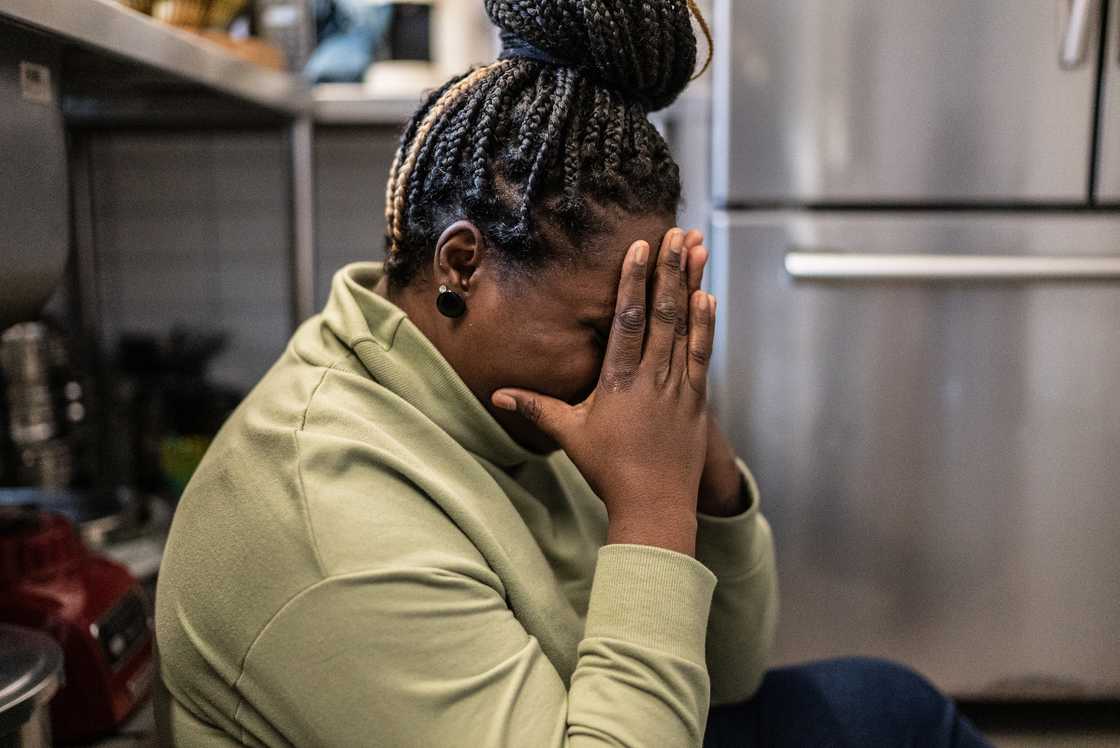 Illegal Zimbabwean immigrant ask for medical help for her son in South Africa