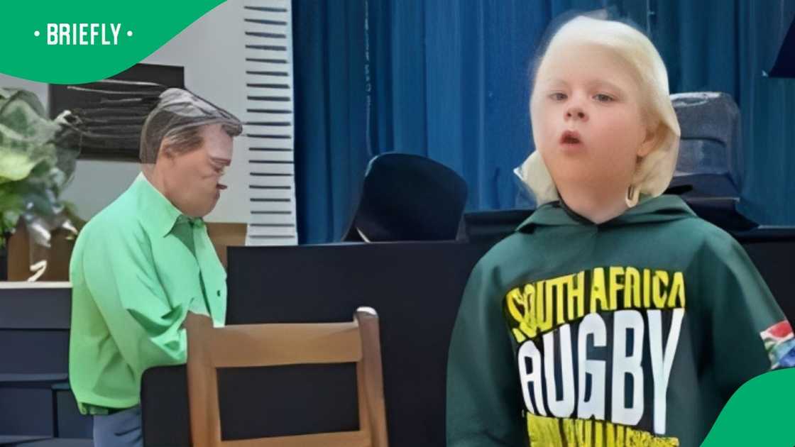 Afrikaner kid sings