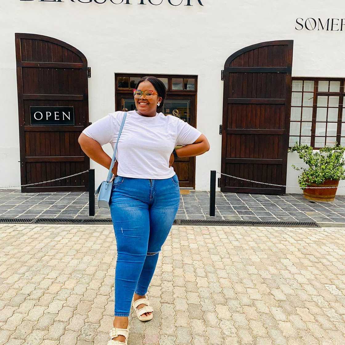 Social media users assured her that the house wasn't hers, saying the one she would buy would be perfect for her and her family