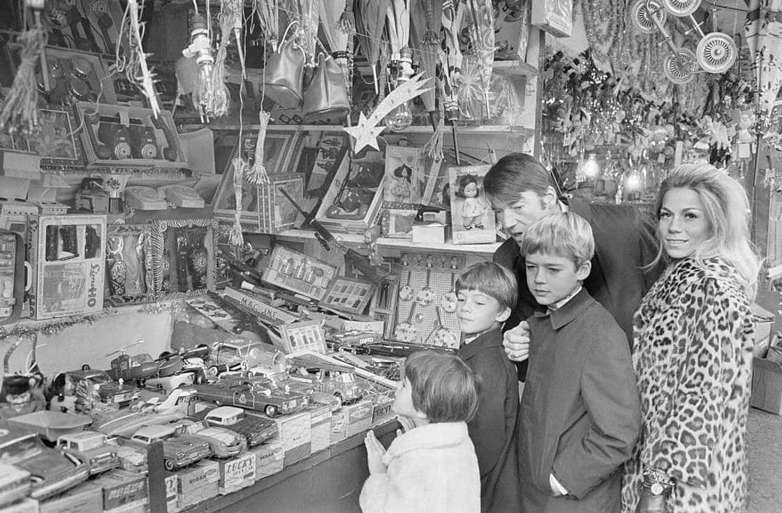 Mickey Hargitay Jr.' bio Mickey Hargitay Jr.' bio