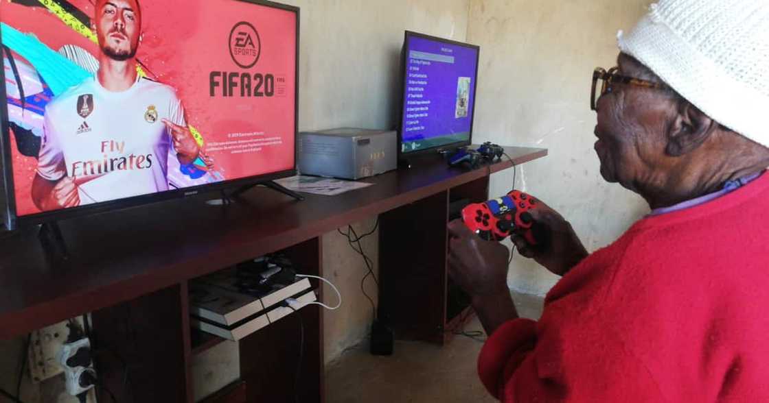 Bhut Fezile posted his 100-year-old gogo playing games. Bhut Fezile posted his 100-year-old gogo playing games.