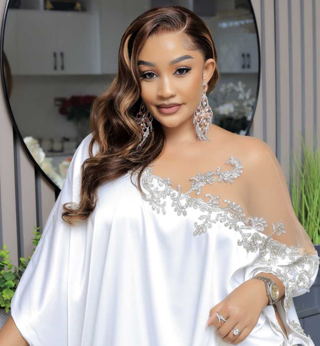 Social media weighed in on Zari Hassan's reaction to her husband getting knocked out Social media weighed in on Zari Hassan's reaction to her husband getting knocked out