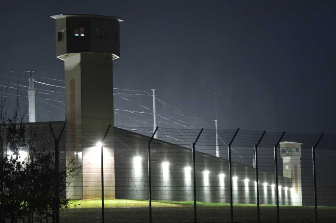 Jails have deployed scrambling technology to try to stop the smuggling Jails have deployed scrambling technology to try to stop the smuggling