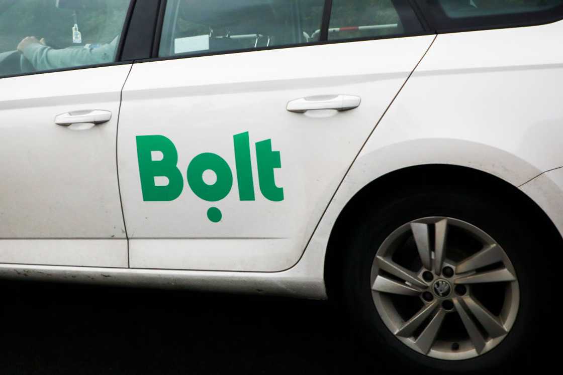 Man uses Bolt service for epic groove entrace Man uses Bolt service for epic groove entrace