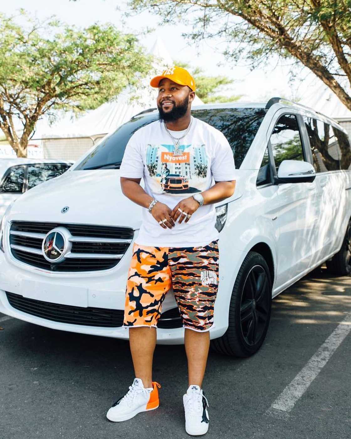 Did Cassper buy a new car?