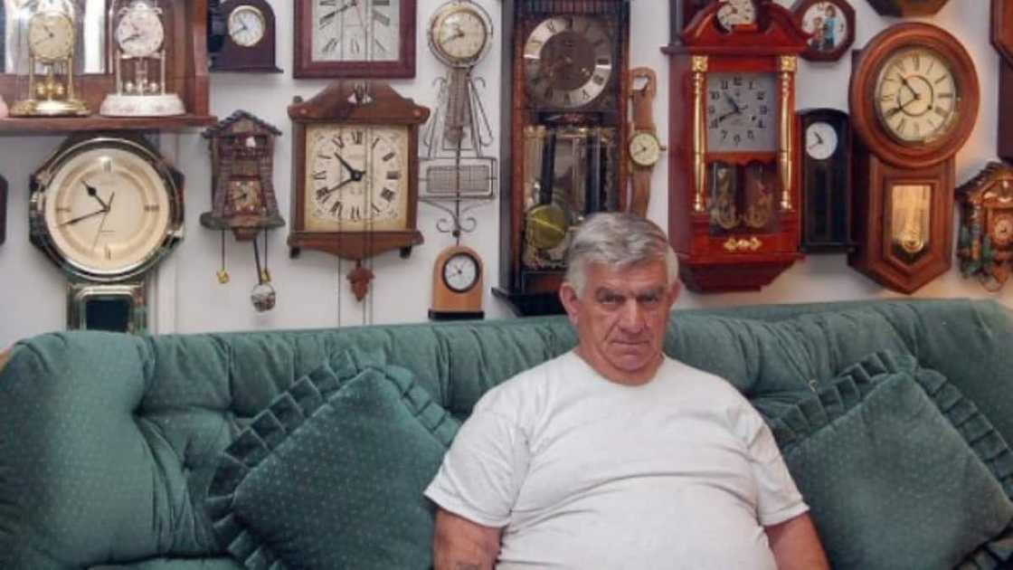 Many people were surprised by his large collection. Many people were surprised by his large collection.