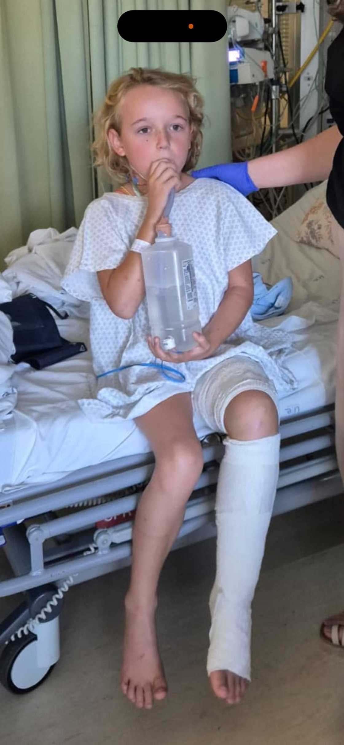 A girl at the hospital with a leg injury. A girl at the hospital with a leg injury.