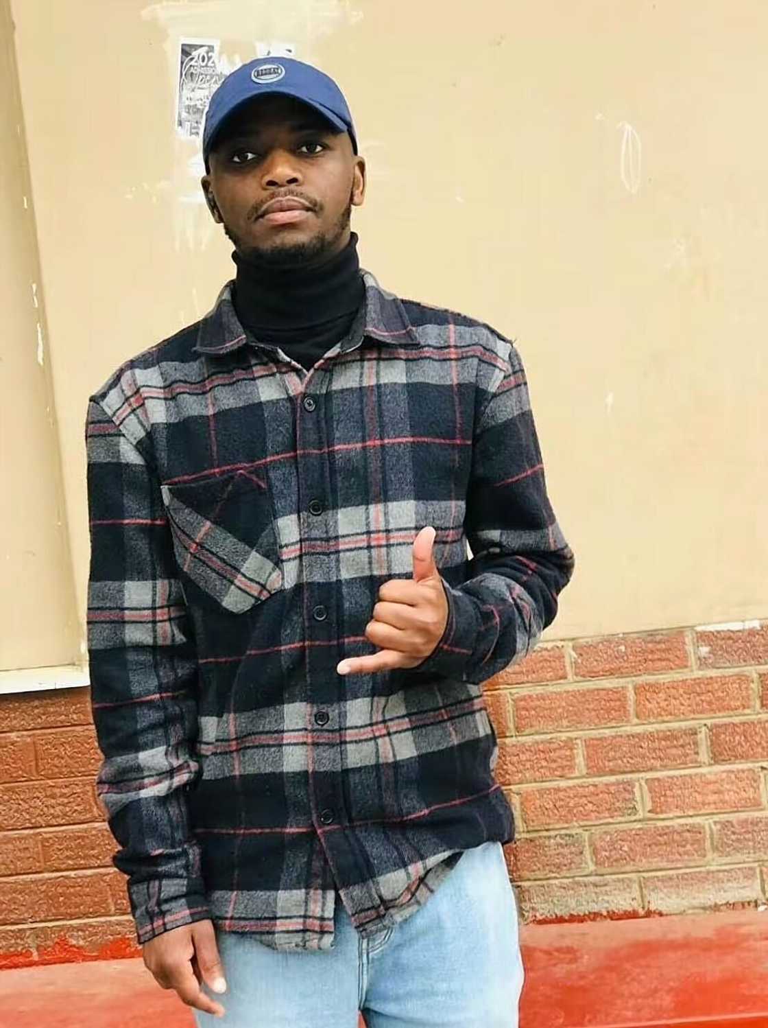 A man revealed his graduation story and the job he secured, leaving many South Africans in shock. A man revealed his graduation story and the job he secured, leaving many South Africans in shock.