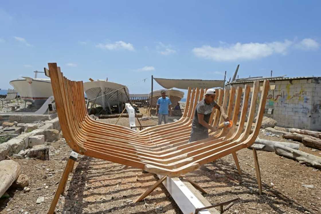 The boat builders use mainly eucalyptus and mulberry wood The boat builders use mainly eucalyptus and mulberry wood