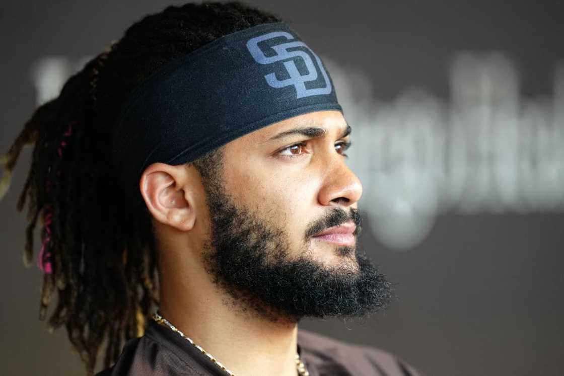 Which athlete has the highest-paid contract? Which athlete has the highest-paid contract?