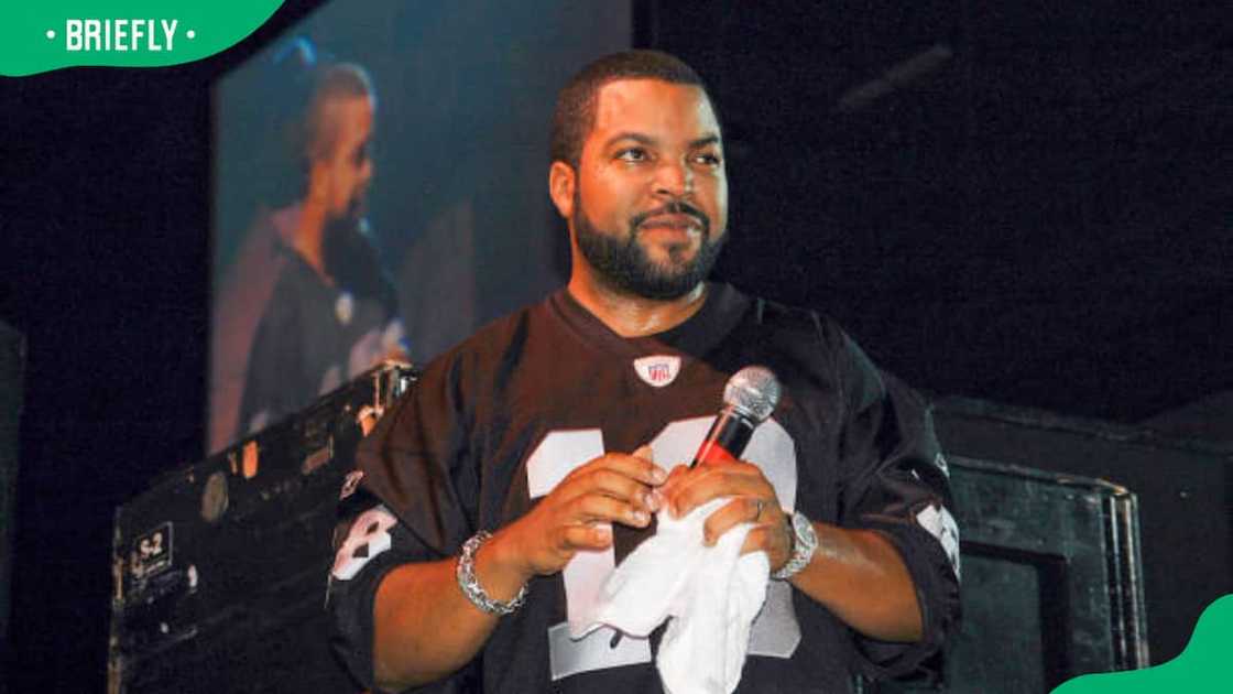Rapper Ice Cube preforming Rapper Ice Cube preforming
