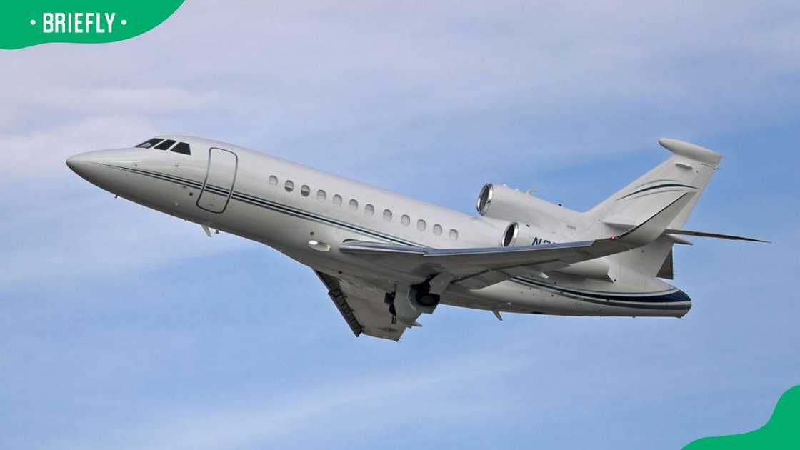 A Dassault Falcon 900 taking off from the Barcelona Airport in 2022