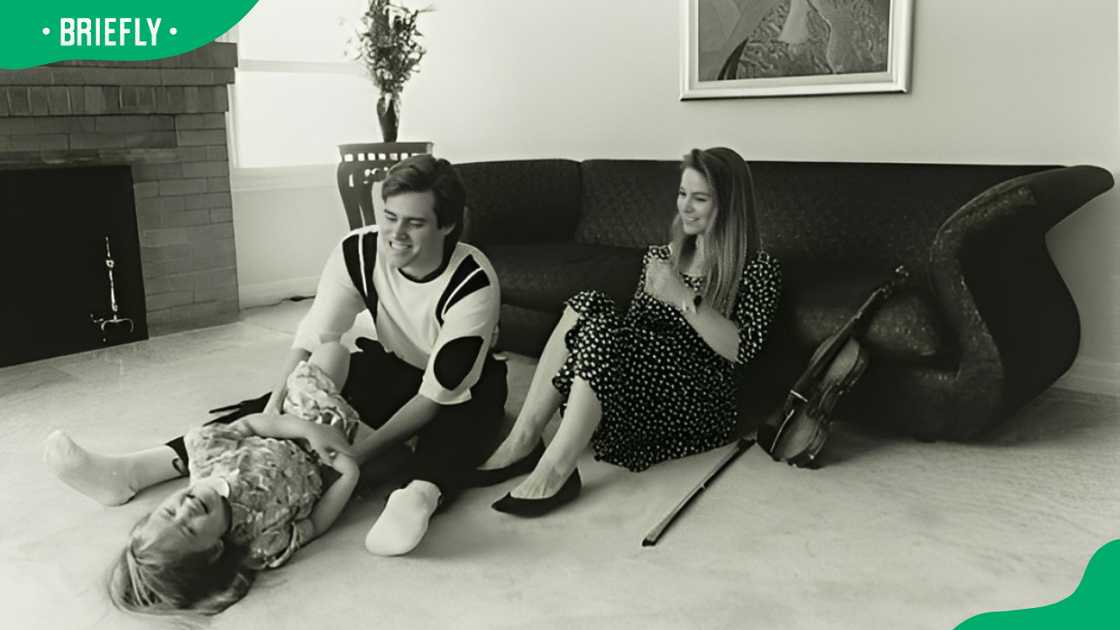 Actor Jim Carrey with his family