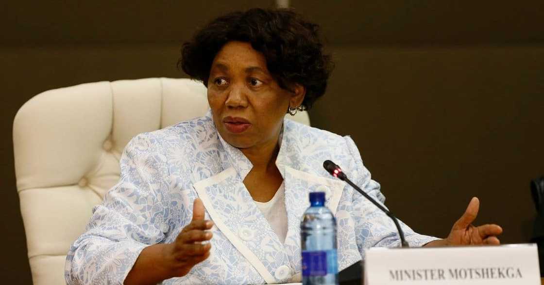 October school holidays remain, Angie Motshekga, no changes October school holidays remain, Angie Motshekga, no changes