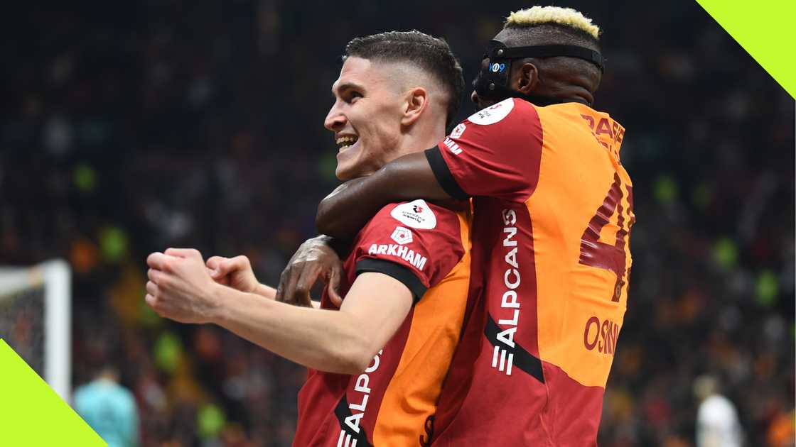 Rolland Sallai, Victor Osimhen, Galatasaray, Eyupspor, RAMS Park, Istanbul, Turkiye, Super Lig. Rolland Sallai, Victor Osimhen, Galatasaray, Eyupspor, RAMS Park, Istanbul, Turkiye, Super Lig.