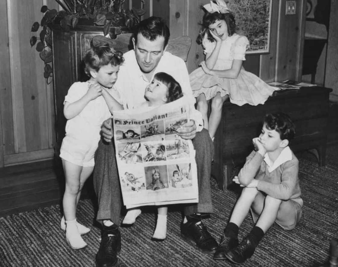 John Wayne (1907-1979) with his four children Patrick, Melinda, Toni, and Michael at the family home in Encino, California, circa 1943. John Wayne (1907-1979) with his four children Patrick, Melinda, Toni, and Michael at the family home in Encino, California, circa 1943.