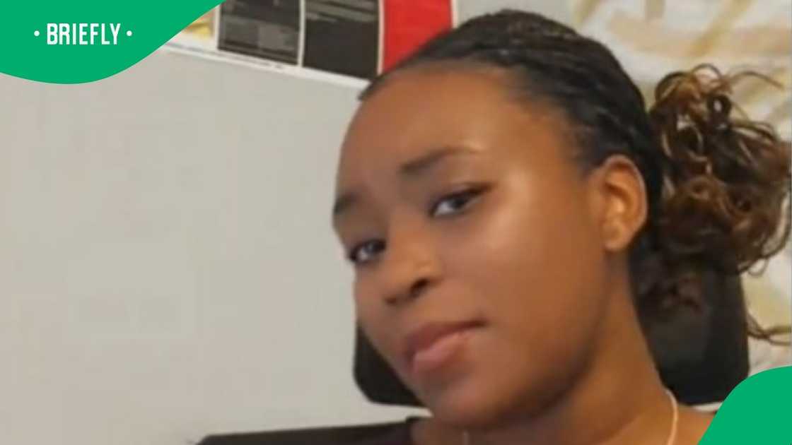 Woman shows unemployment woes