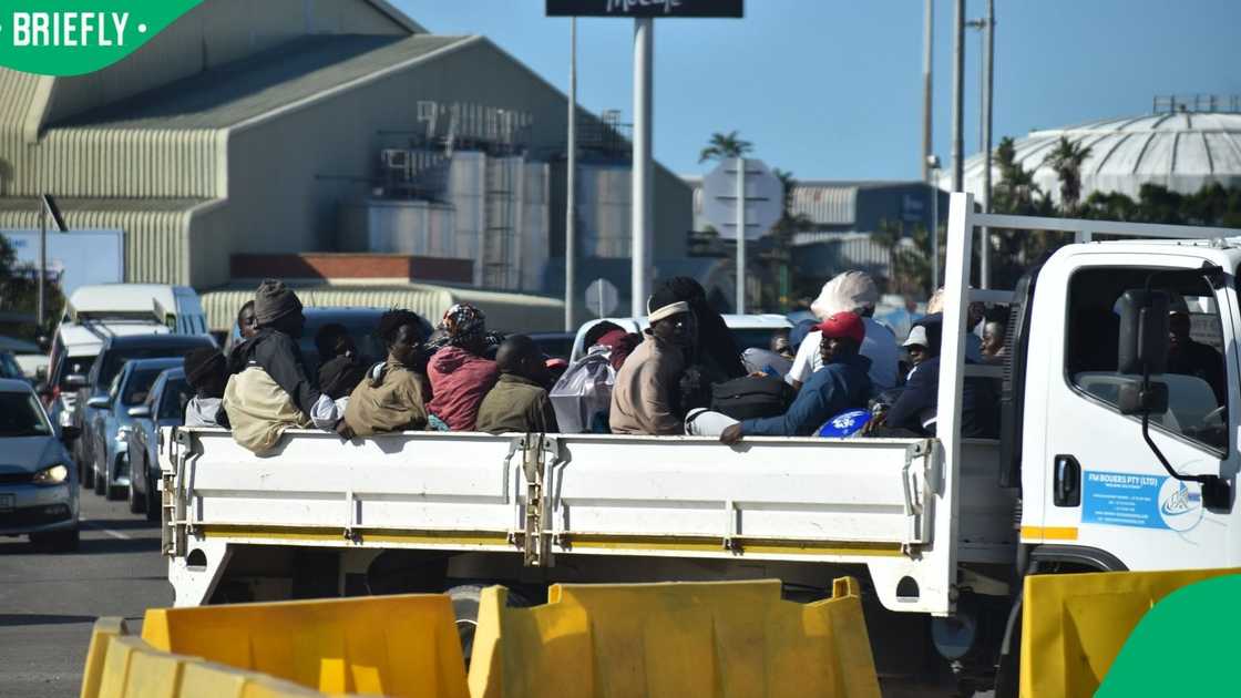 Displace migrants Displace migrants
