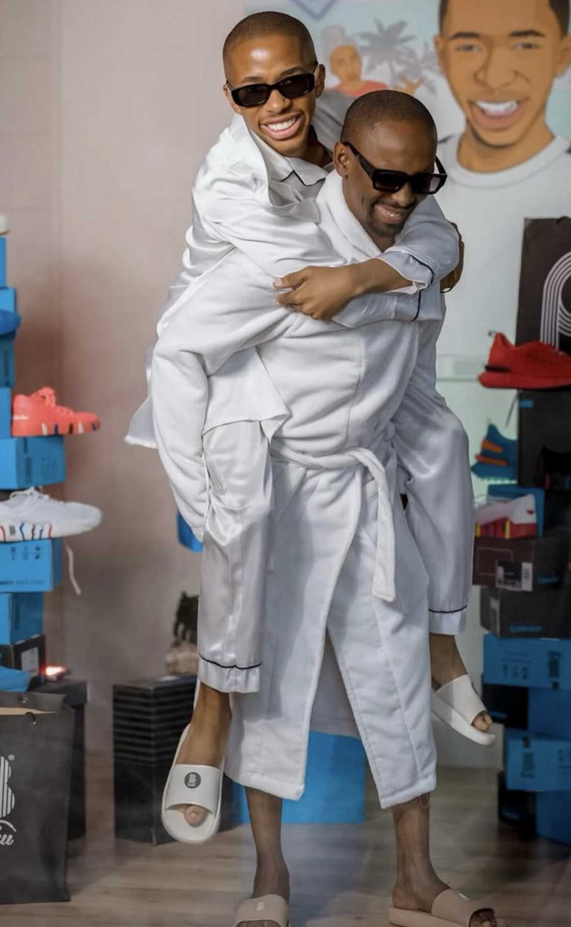 Lasizwe Dambuza and Lungile Mchunu took pictures together