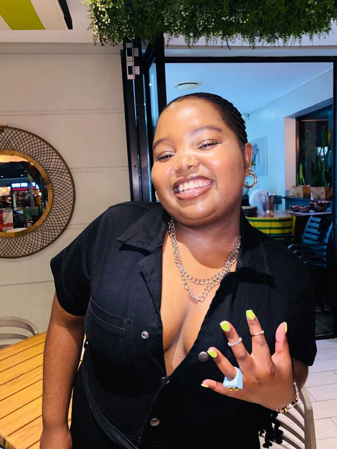 Social media users loved how a boss laughed at her employee's joke Social media users loved how a boss laughed at her employee's joke