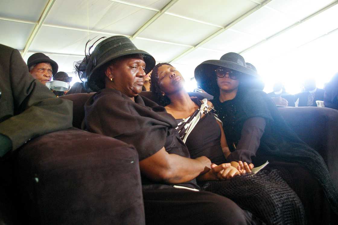 Ofentse Vinger's mother was inconsolable as she listened to a tribute of her son Ofentse Vinger's mother was inconsolable as she listened to a tribute of her son
