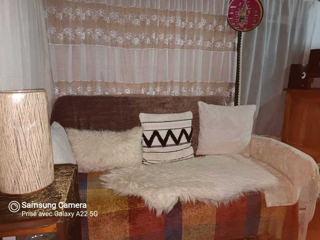 A woman showed her room. A woman showed her room.