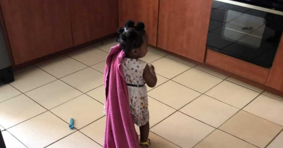 Adorable Pic of Baby Girl Looking for Mom to "Mpepe" Her Melts Hearts Adorable Pic of Baby Girl Looking for Mom to "Mpepe" Her Melts Hearts