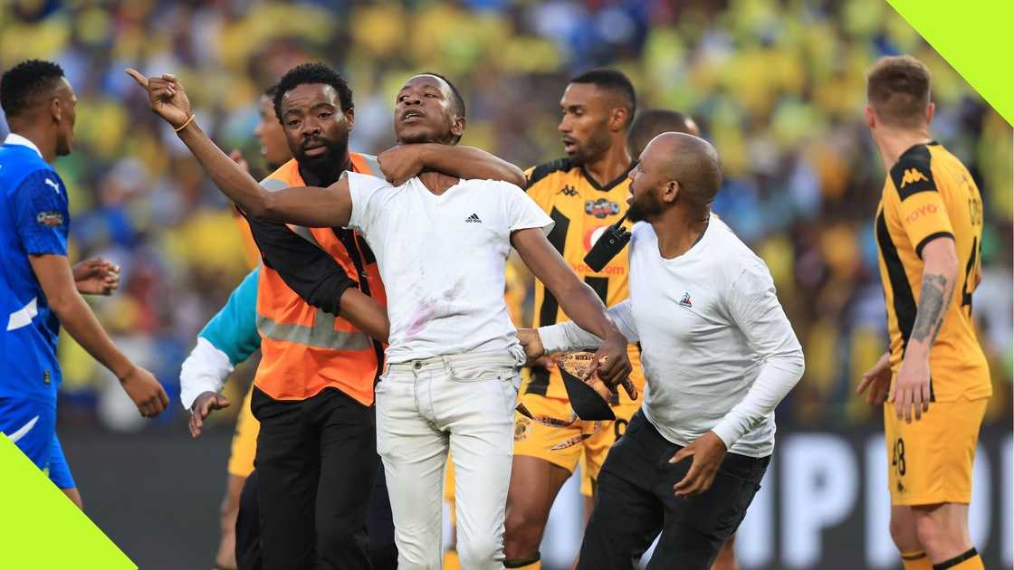 Kaizer Chiefs comment on their fans' poor behaviour against Mamelodi Sundowns at the FNB Stadium. Kaizer Chiefs comment on their fans' poor behaviour against Mamelodi Sundowns at the FNB Stadium.