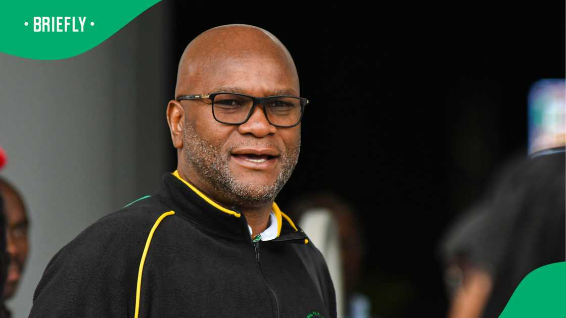 Netizens reacted to Nathi Mthethwa's death