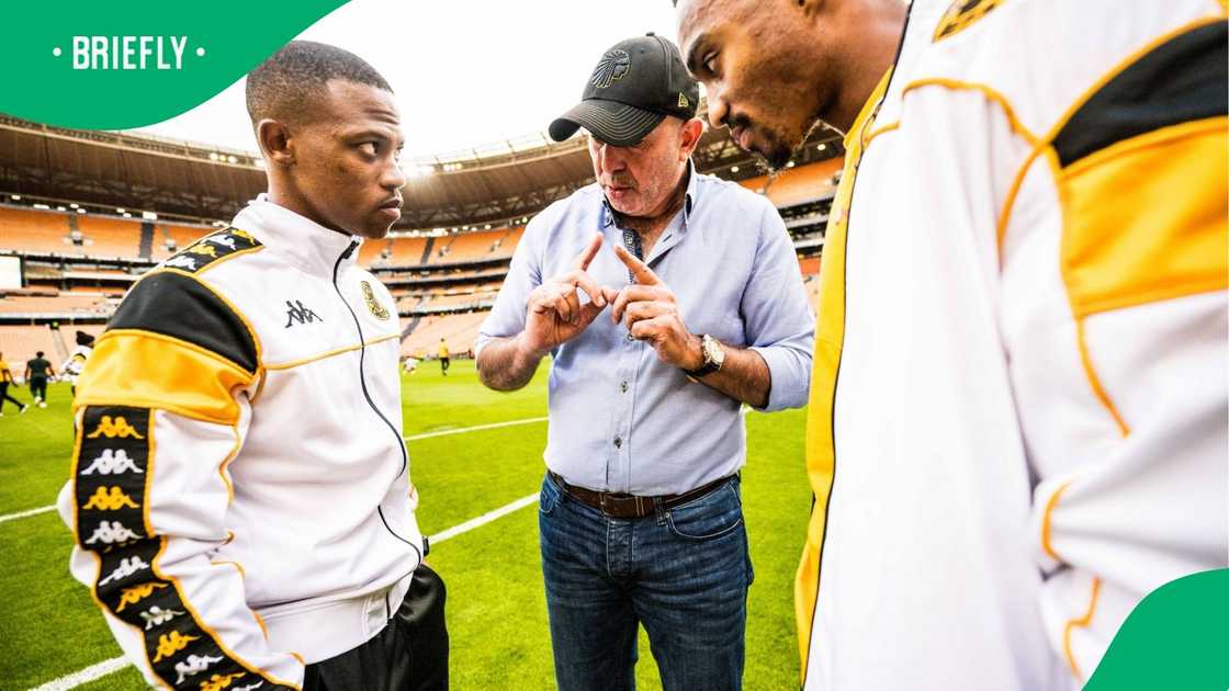 Tunisian manager Nasreddine Nabi having a conversation with two Kaizer Chiefs players before their clash with Stellenbosch FC.