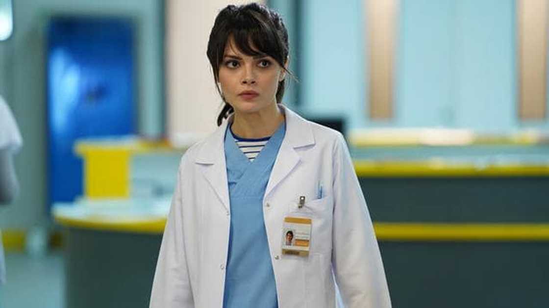 Sinem Unsal as Nazli Gulengul