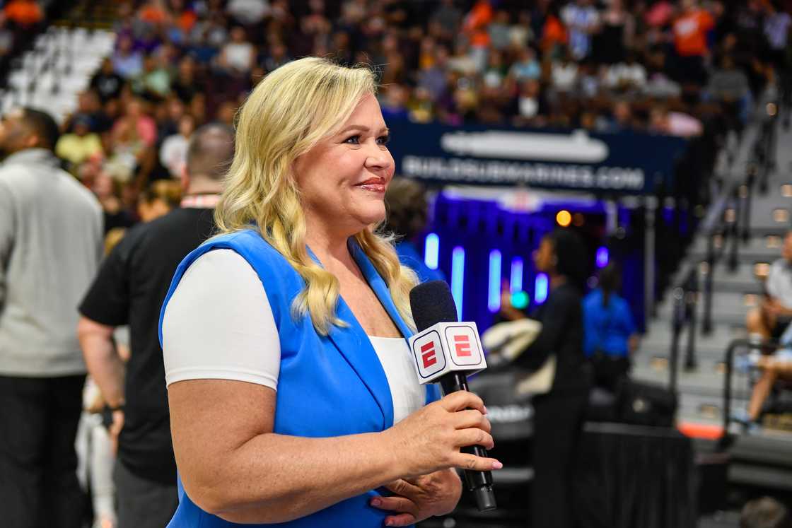 Holly Rowe at Mohegan Sun Arena Holly Rowe at Mohegan Sun Arena