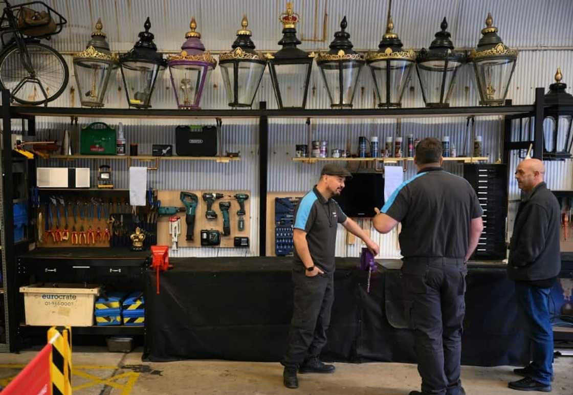 The council said it will now keep 174 lamps but replace 94 others not protected by a heritage order The council said it will now keep 174 lamps but replace 94 others not protected by a heritage order