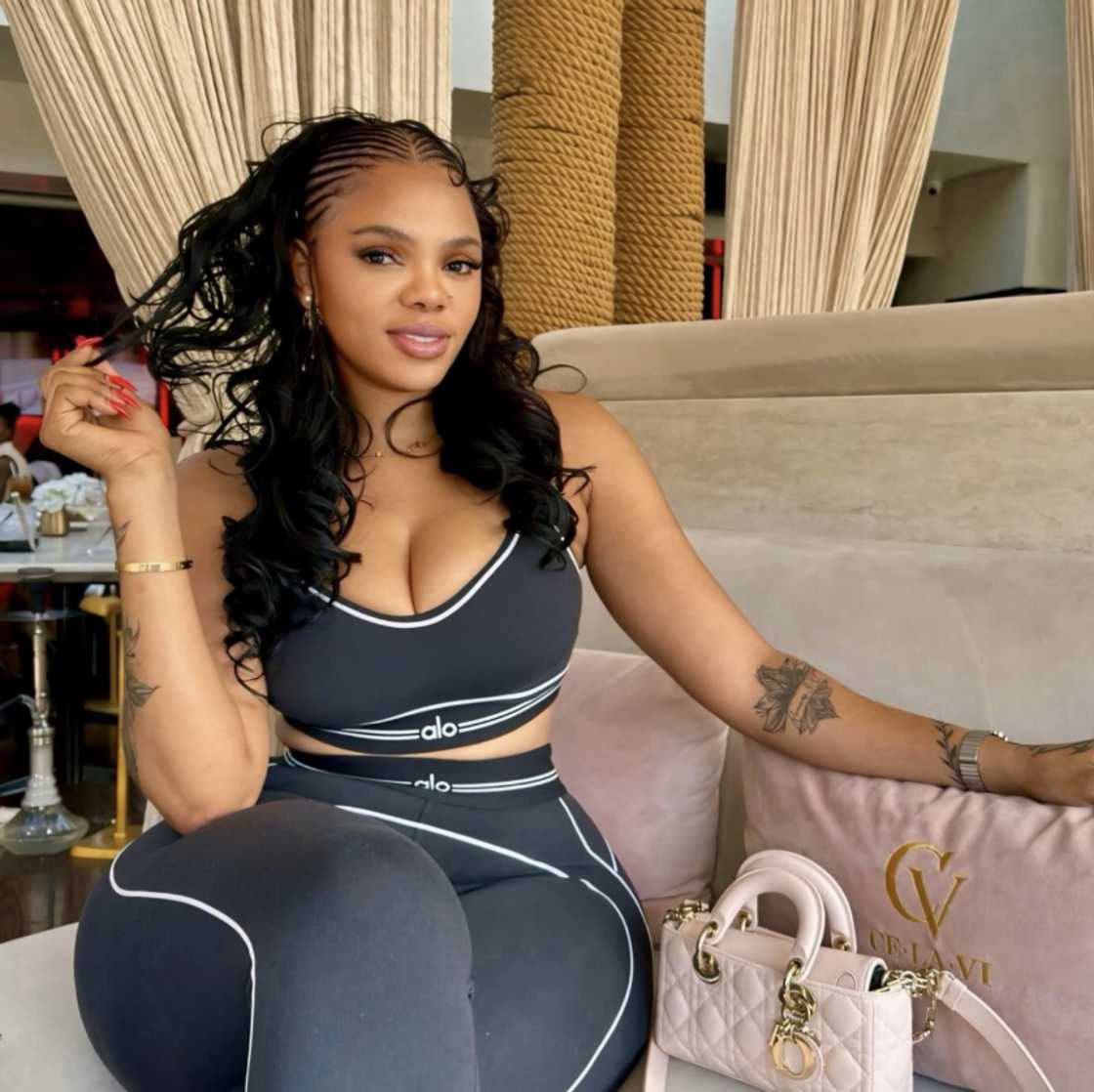 Online users raved over Londie London's striking beauty Online users raved over Londie London's striking beauty