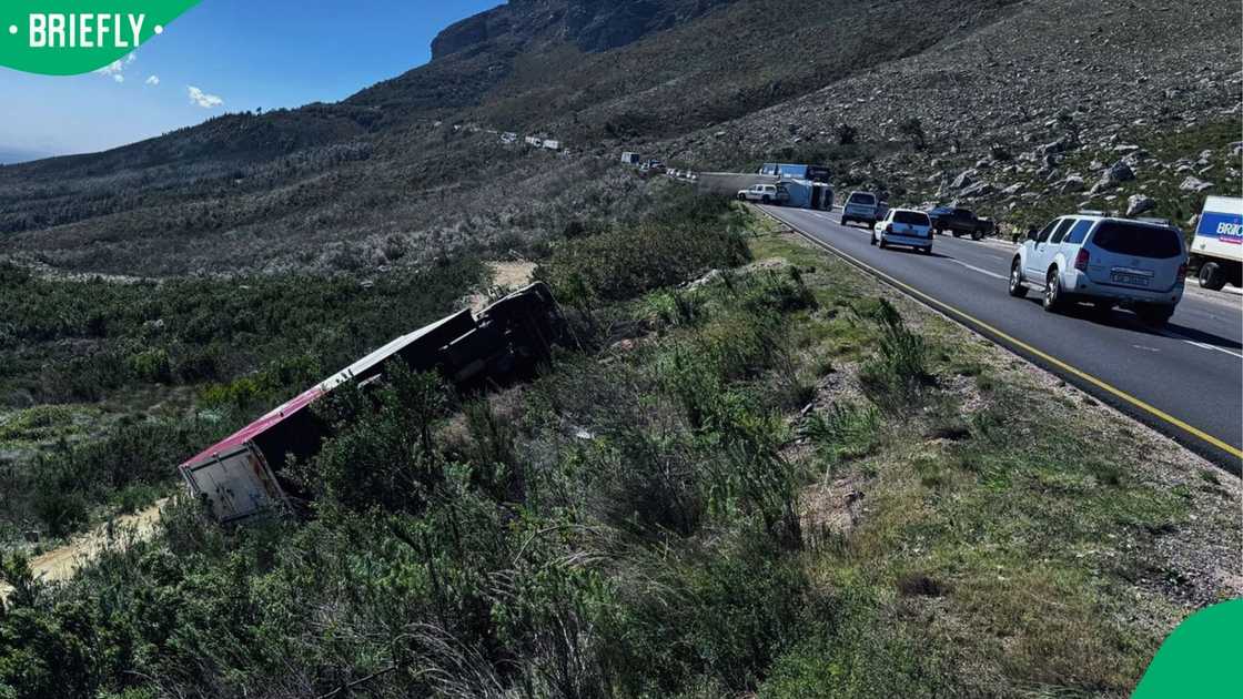 Two trucks overturned due to strong winds Two trucks overturned due to strong winds