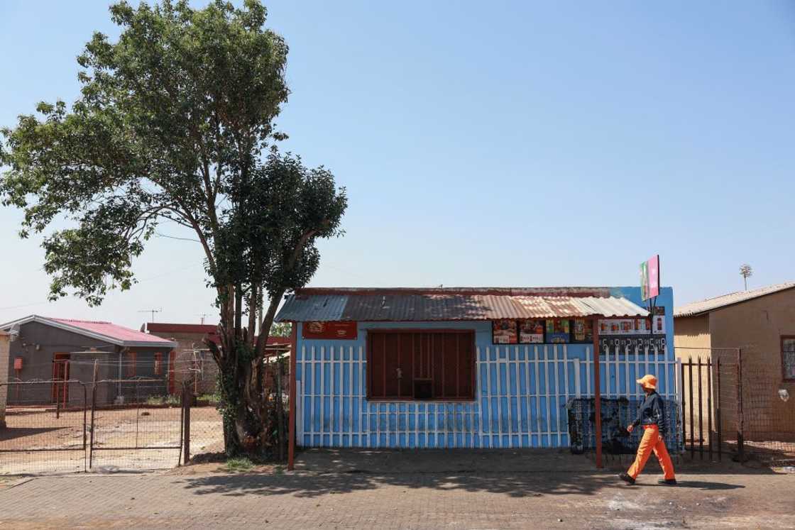 Tuckshop owner made friends with a child