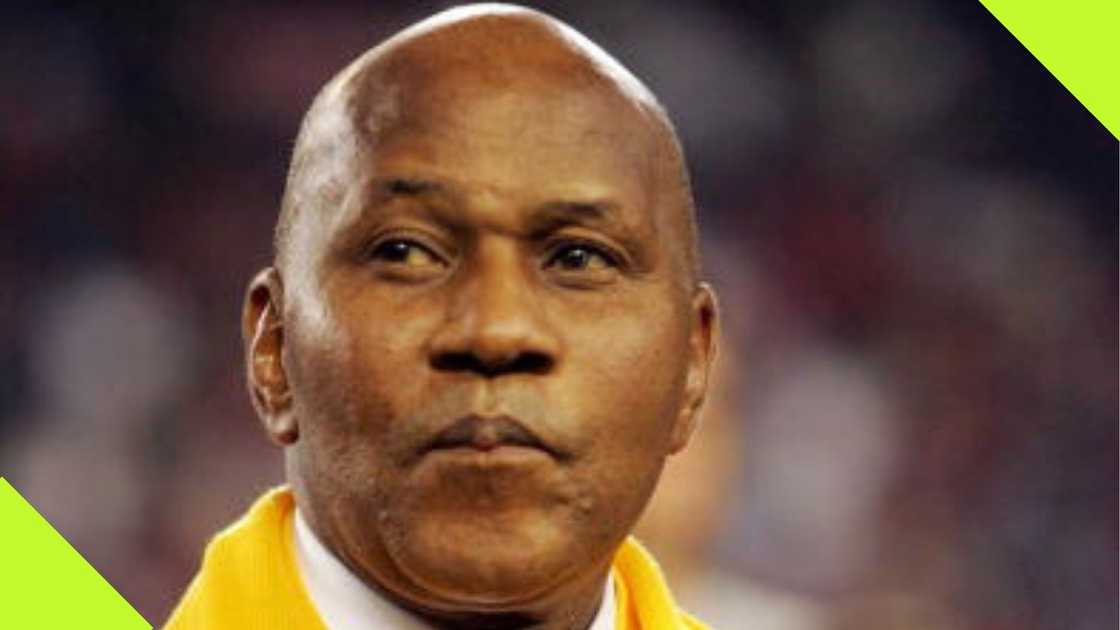 Kaizer Motaung gets huge sum of money as birthday gift from Irvin Khoza. Kaizer Motaung gets huge sum of money as birthday gift from Irvin Khoza.