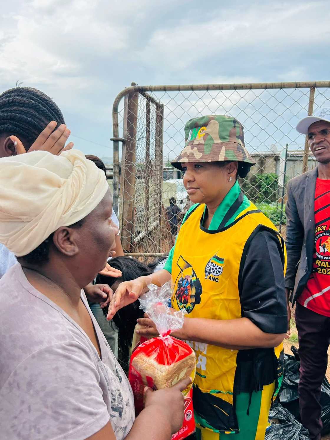Bernice Swarts handed out loaves of bread to communities in informal settlements in Gauteng