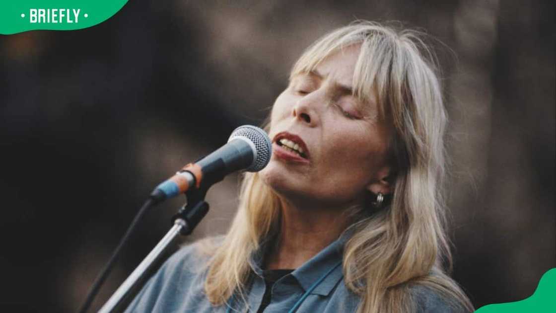 Who did Joni Mitchell have a baby with? Who did Joni Mitchell have a baby with?