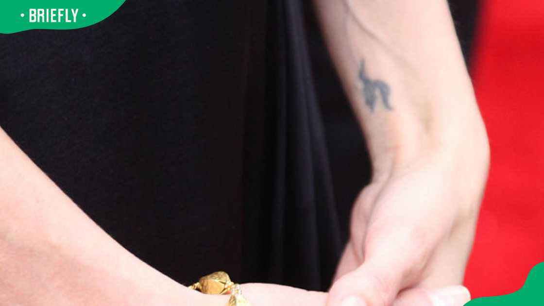 Angelina Jolie's initial "H" tattoo Angelina Jolie's initial "H" tattoo