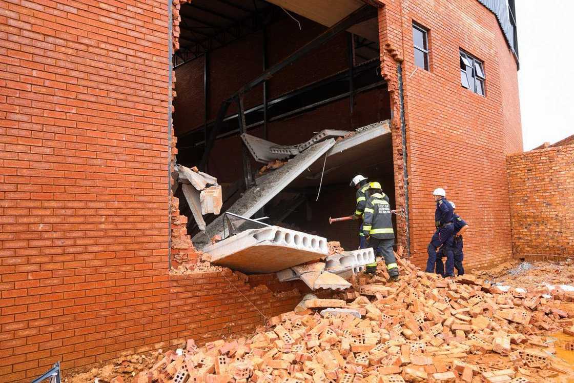 Portions of a building in Ormonde collapsed, killing six people Portions of a building in Ormonde collapsed, killing six people