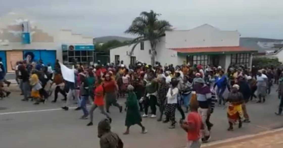 Xenophobia, violence, video, Breadasdorp Xenophobia, violence, video, Breadasdorp