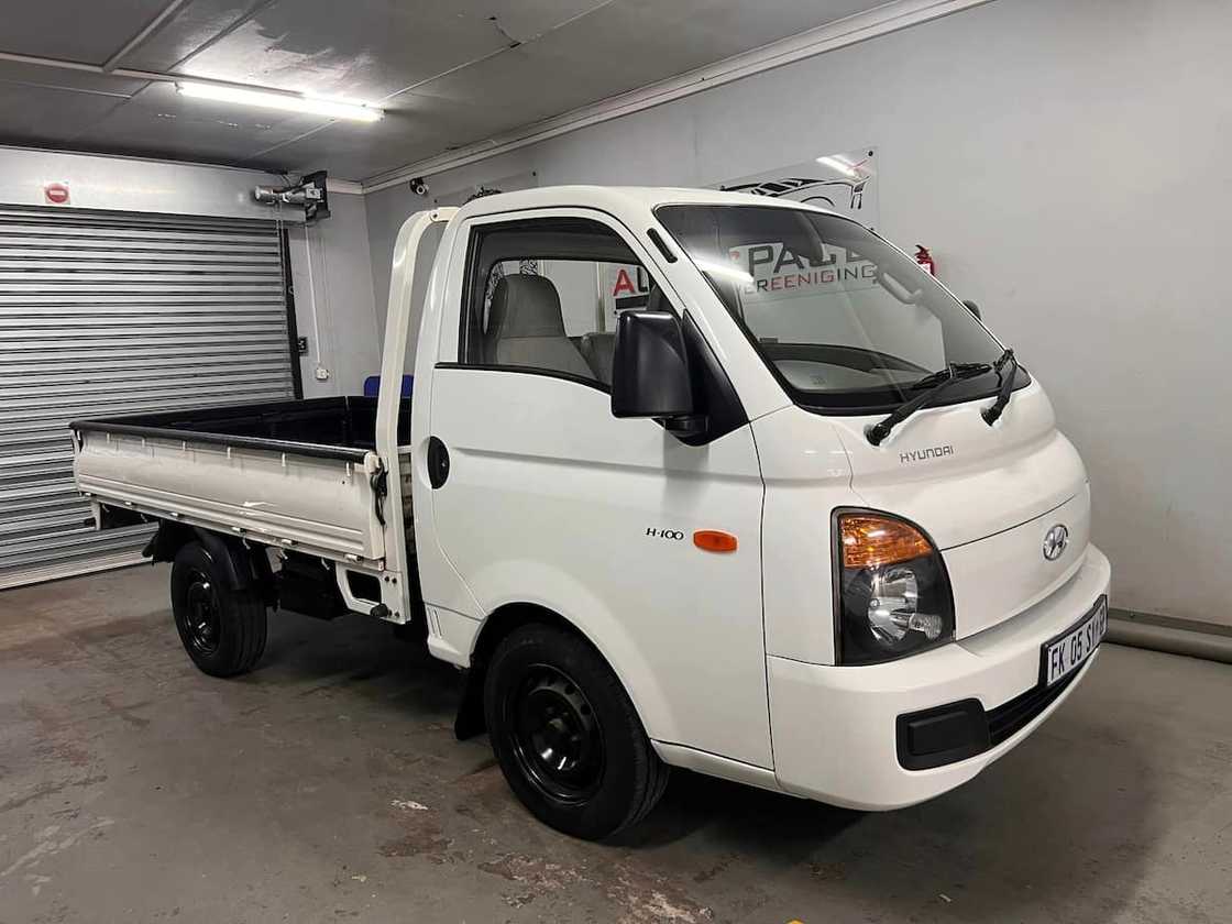 A white Hyundai H100