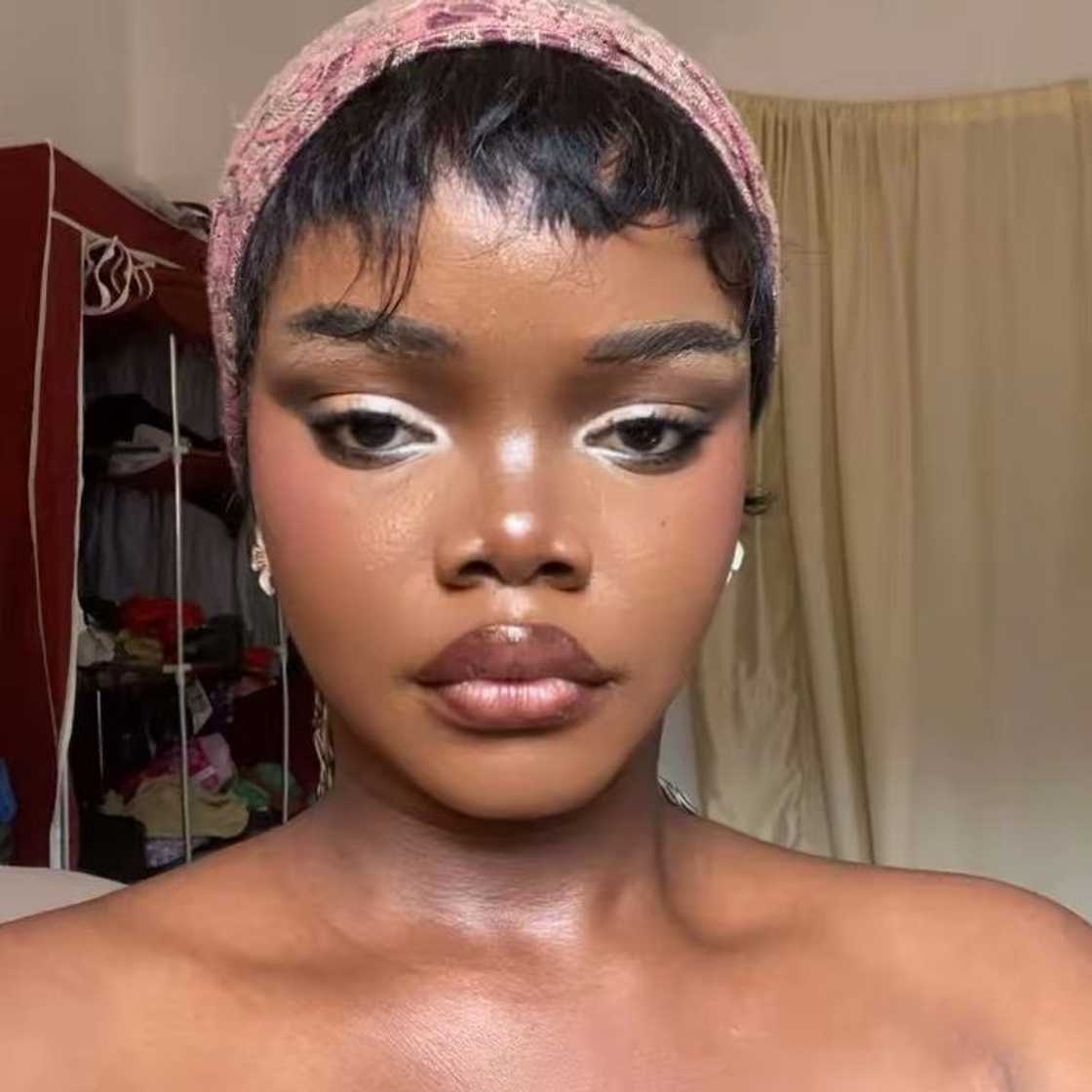 Viewers were quick to point out that even without the makeup, the facial features are nearly identical Viewers were quick to point out that even without the makeup, the facial features are nearly identical